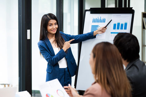 businesswoman-with-financial